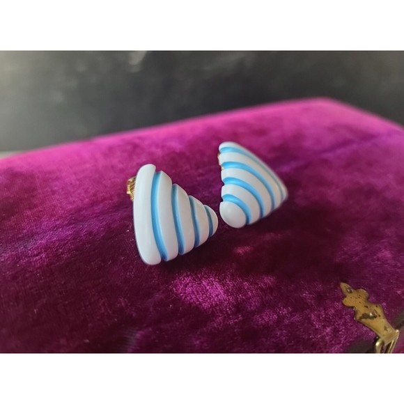Vintage White And Blue Striped Triangular Plastic Clip-on Earrings - Picture 2 of 10